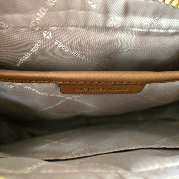 Jet Set Saffiano Leather Crossbody Bag - Picture 6 of 6